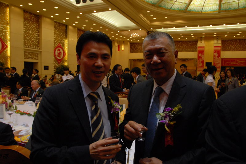 ●澳门行政长官:何厚烨(历任时)